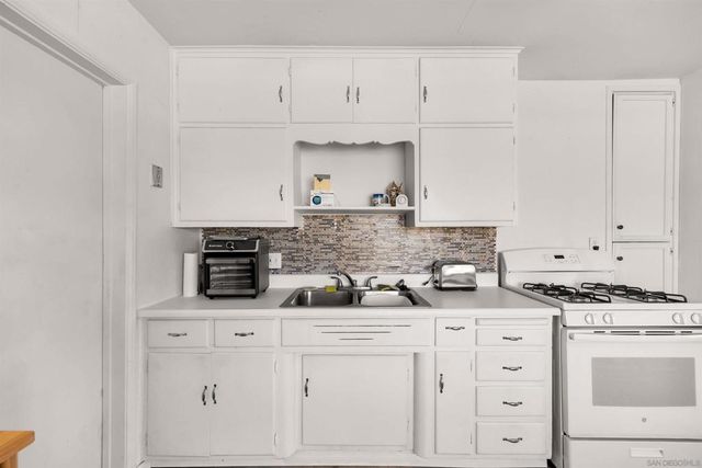 1285 Bates Lane, El Cajon, CA 92021