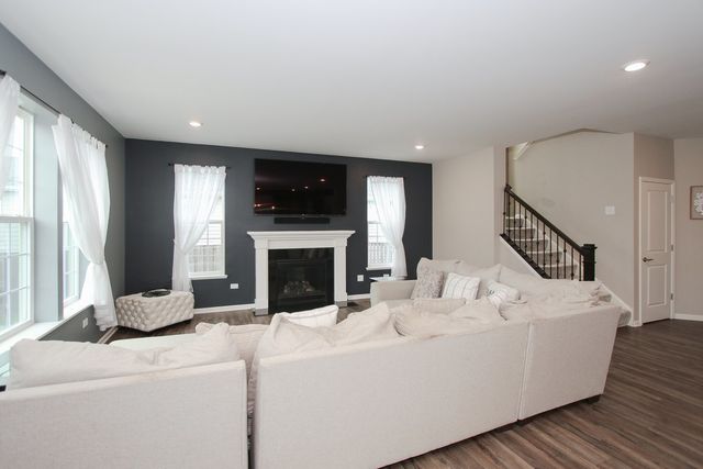 3617 Emerald Road, Elgin, IL 60124