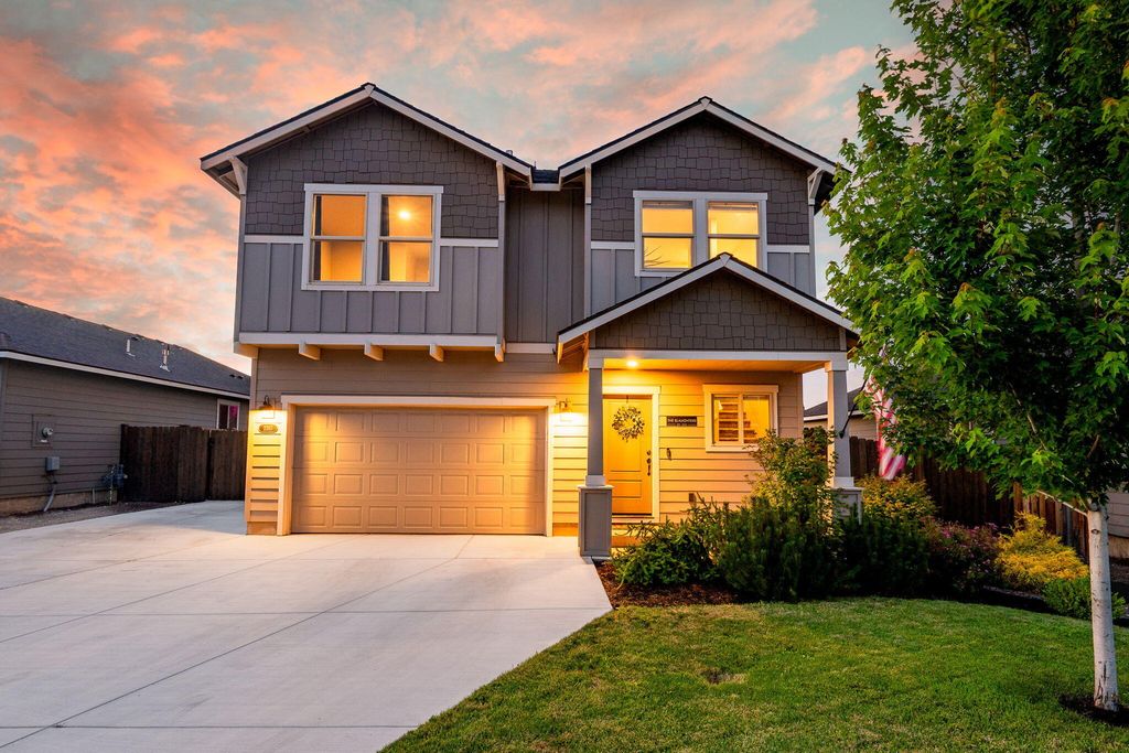 2383 SW Newberry Loop, Redmond, OR 97756
