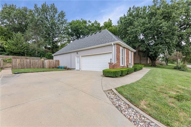 5204 Stearns Street, Shawnee, KS 66203