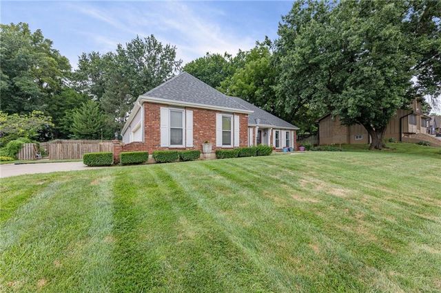 5204 Stearns Street, Shawnee, KS 66203