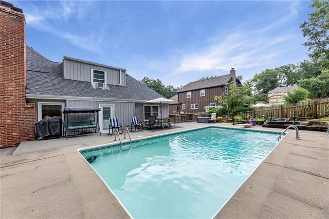 5204 Stearns Street, Shawnee, KS 66203
