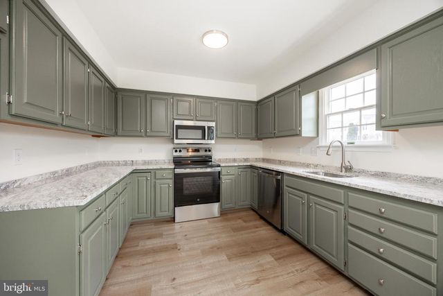 1242 PINE RIDGE DR, Perkiomenville, PA 18074