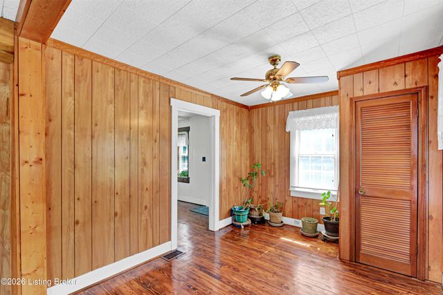 404 Gilliland Rd, Louisville, KY 40245