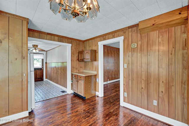 404 Gilliland Rd, Louisville, KY 40245