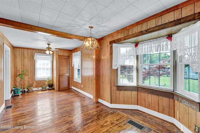 404 Gilliland Rd, Louisville, KY 40245