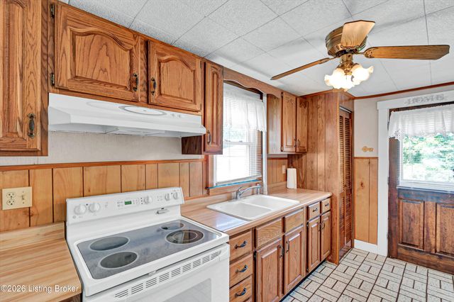 404 Gilliland Rd, Louisville, KY 40245