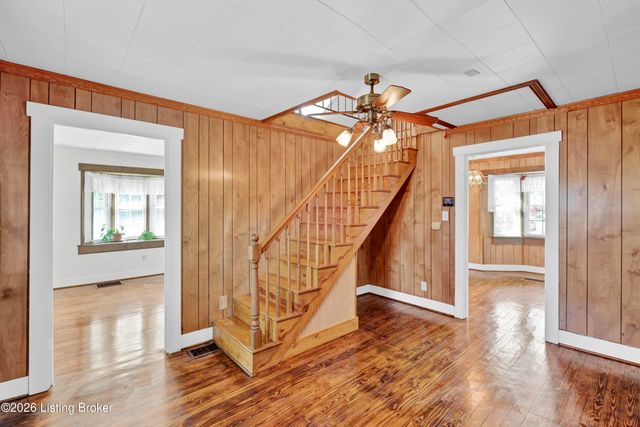 404 Gilliland Rd, Louisville, KY 40245
