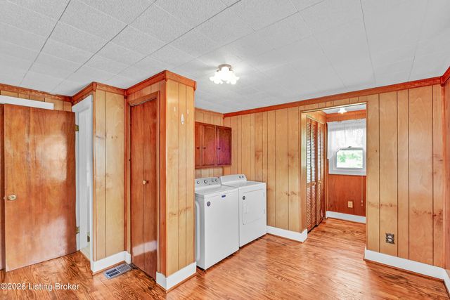 404 Gilliland Rd, Louisville, KY 40245