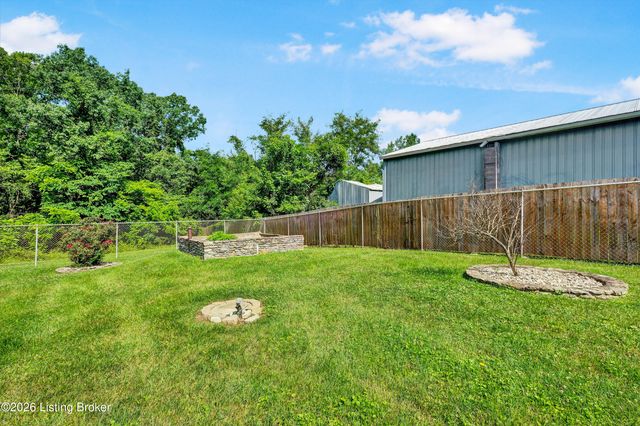 404 Gilliland Rd, Louisville, KY 40245