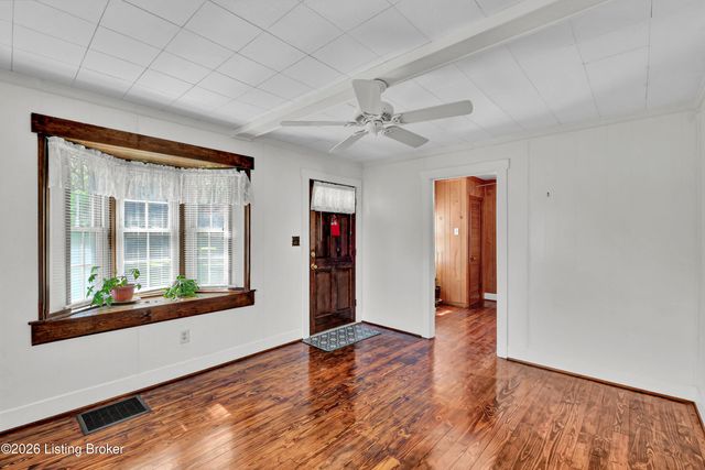 404 Gilliland Rd, Louisville, KY 40245