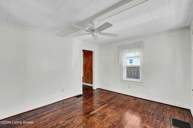 404 Gilliland Rd, Louisville, KY 40245