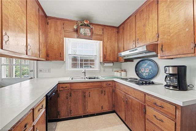 1003 Mcdowell Drive, Greensboro, NC 27408