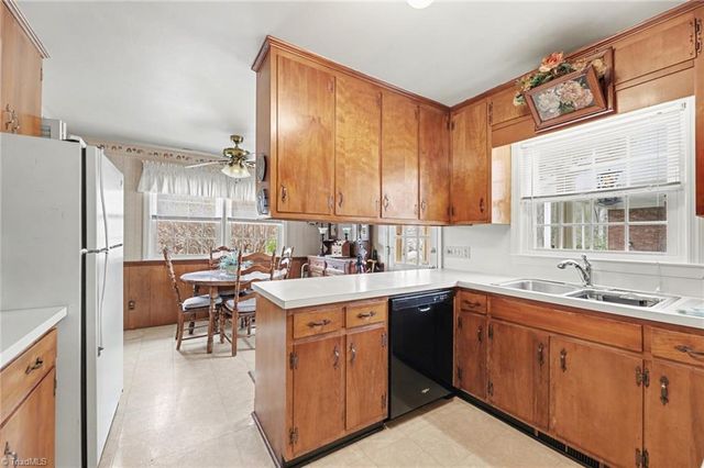 1003 Mcdowell Drive, Greensboro, NC 27408