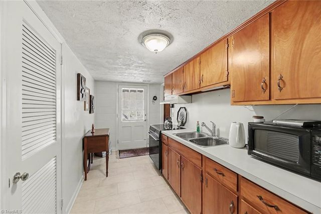 1003 Mcdowell Drive, Greensboro, NC 27408