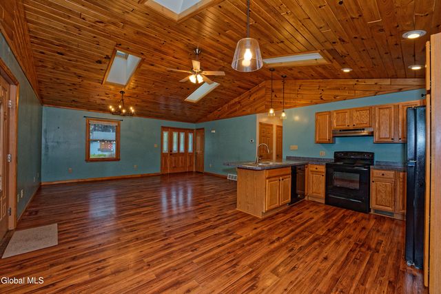 17 Columbia Avenue, Queensbury, NY 12804