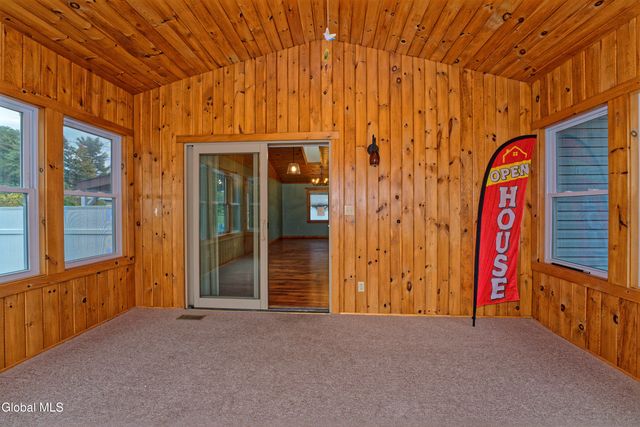 17 Columbia Avenue, Queensbury, NY 12804