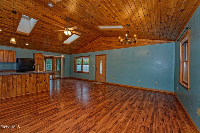 17 Columbia Avenue, Queensbury, NY 12804