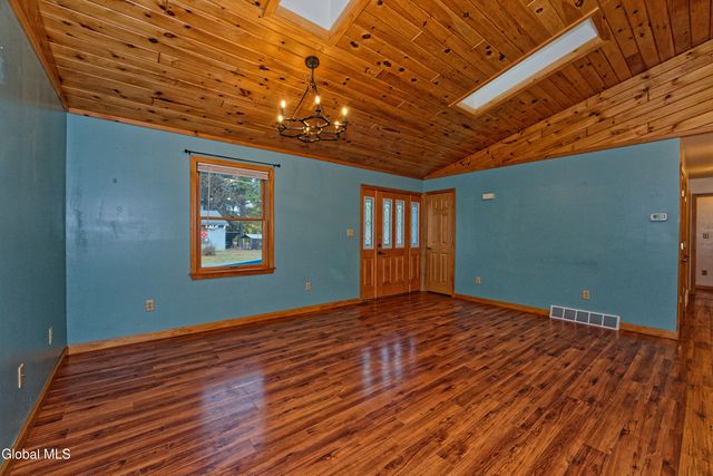 17 Columbia Avenue, Queensbury, NY 12804