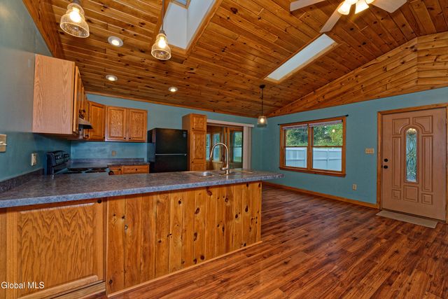 17 Columbia Avenue, Queensbury, NY 12804