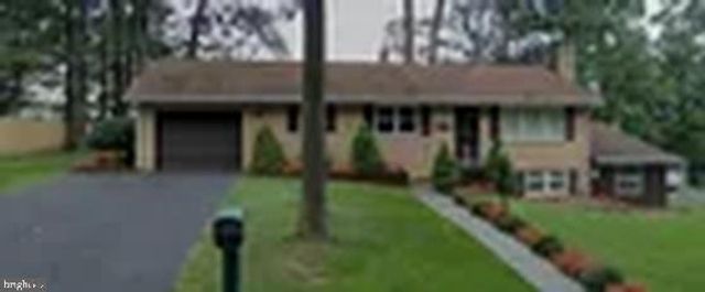 1813 MARTIN DR, Lebanon, PA 17046