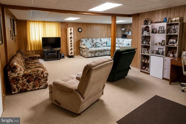 1813 MARTIN DR, Lebanon, PA 17046