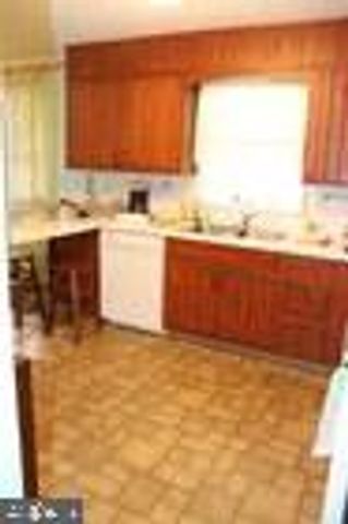 1813 MARTIN DR, Lebanon, PA 17046
