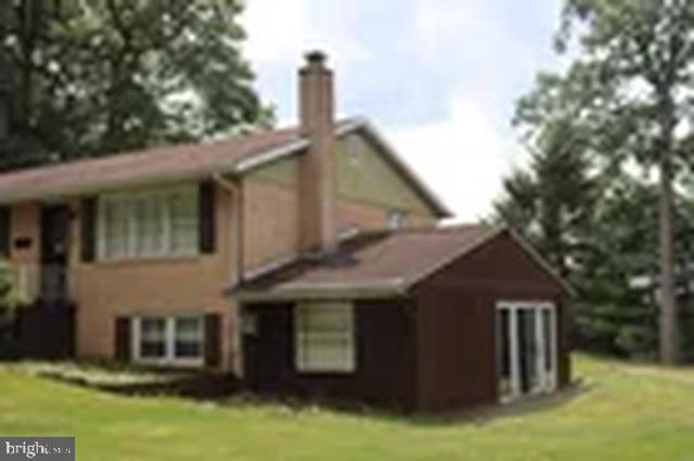 1813 MARTIN DR, Lebanon, PA 17046