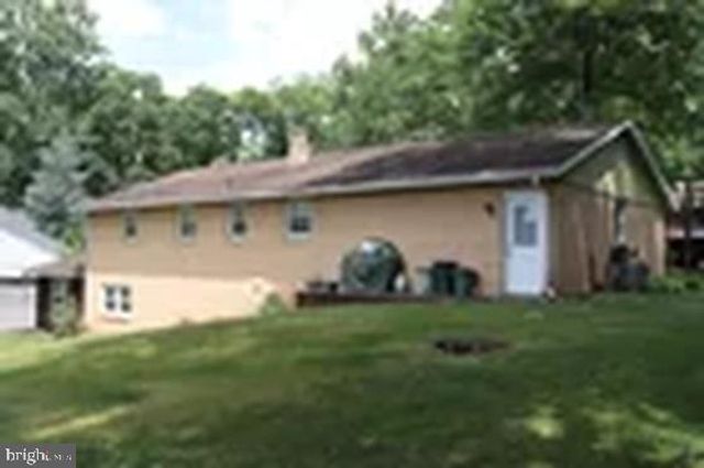 1813 MARTIN DR, Lebanon, PA 17046