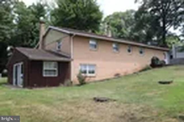 1813 MARTIN DR, Lebanon, PA 17046
