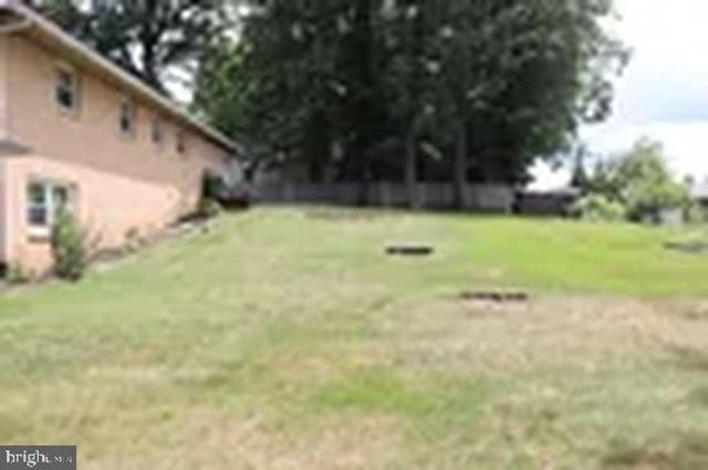1813 MARTIN DR, Lebanon, PA 17046