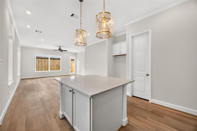 1530 W 34th Street, Houston, TX 77018