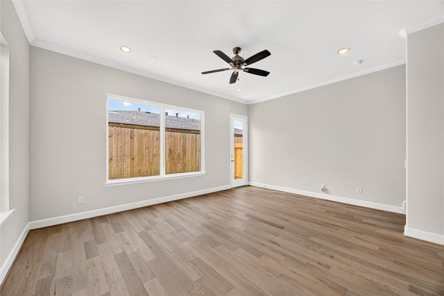 1530 W 34th Street, Houston, TX 77018