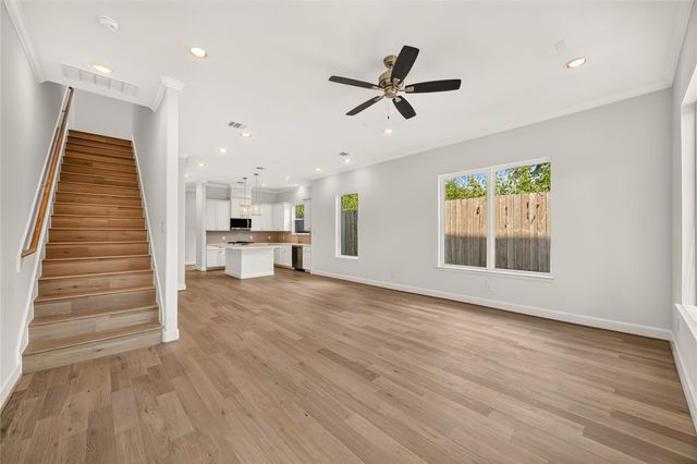 1530 W 34th Street, Houston, TX 77018