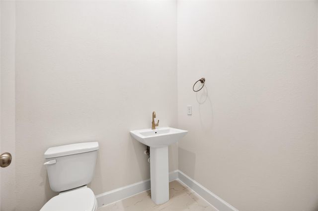 1530 W 34th Street, Houston, TX 77018