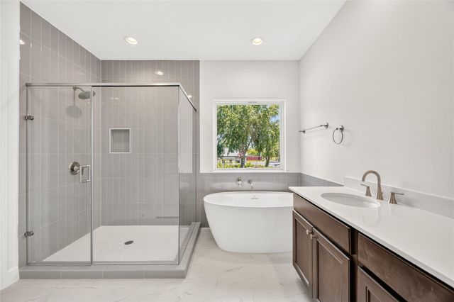 1530 W 34th Street, Houston, TX 77018