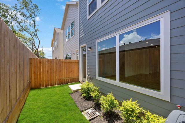 1530 W 34th Street, Houston, TX 77018