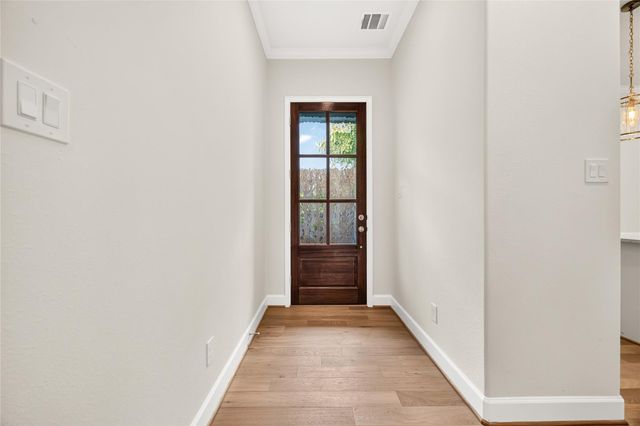 1530 W 34th Street, Houston, TX 77018