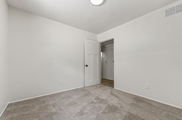 8241 E Tamarac Ln, Wichita, KS 67206