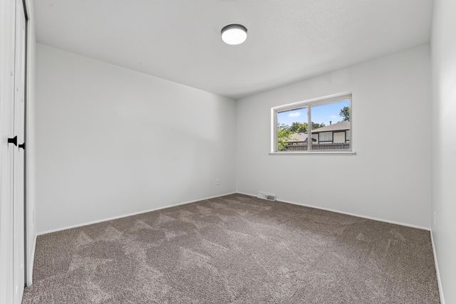 8241 E Tamarac Ln, Wichita, KS 67206