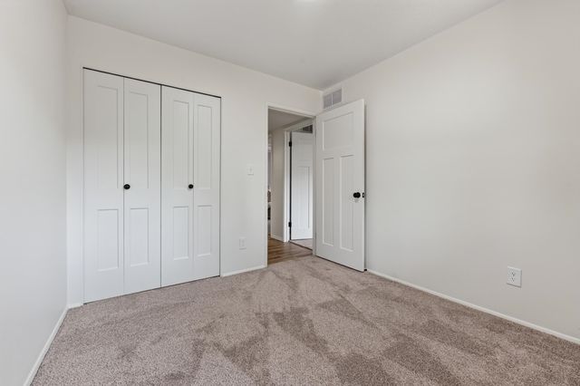 8241 E Tamarac Ln, Wichita, KS 67206