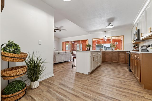 8241 E Tamarac Ln, Wichita, KS 67206