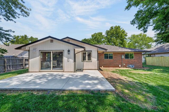 8241 E Tamarac Ln, Wichita, KS 67206