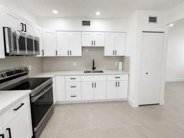 7239 NW Third Street, Miami, FL 33126