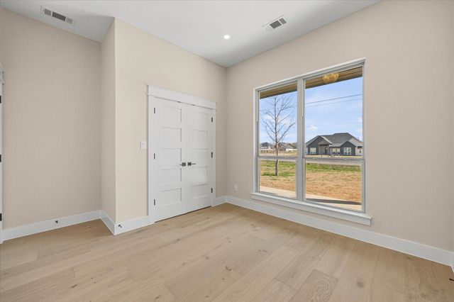 3186 County Road 1076, Celeste, TX 75423