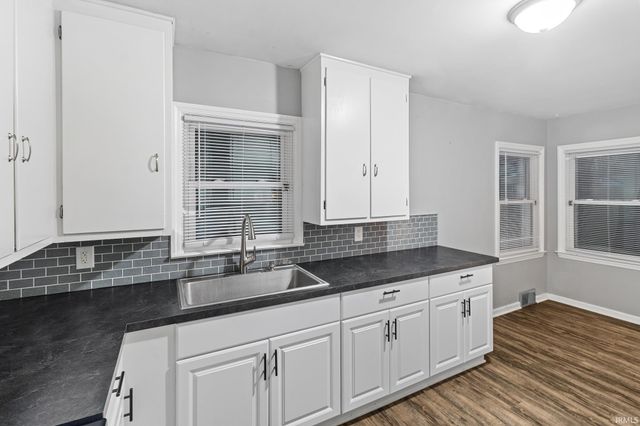 1703 Corby Boulevard, South Bend, IN 46617