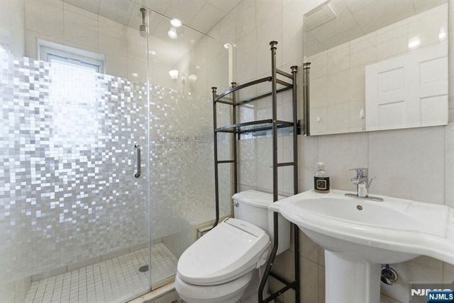 820 Elizabeth Street, Ridgefield, NJ 07657