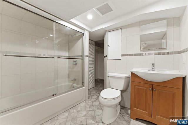 820 Elizabeth Street, Ridgefield, NJ 07657