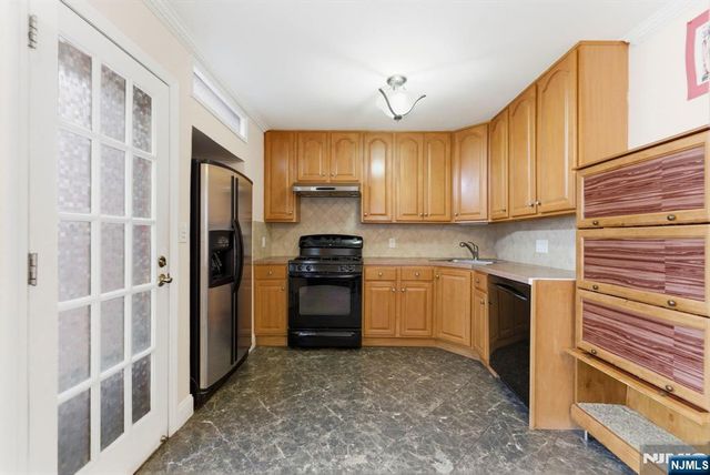 820 Elizabeth Street, Ridgefield, NJ 07657