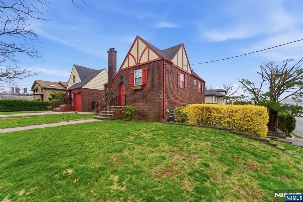 820 Elizabeth Street, Ridgefield, NJ 07657